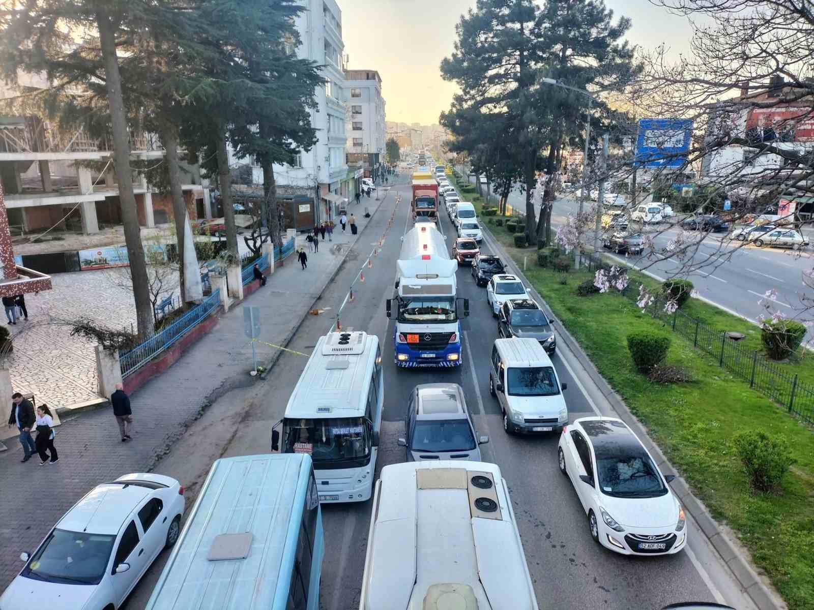 Karadeniz Sahil Yolunun Ordu G Zerg H Nda Trafik Yo Unlu U Var Aman