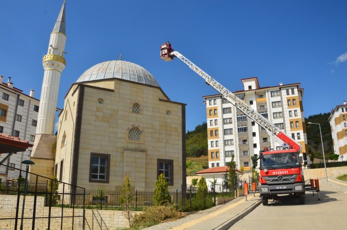 Fırtınada Yuvasız Kaldı, İmdadına Ekipler Yetişti