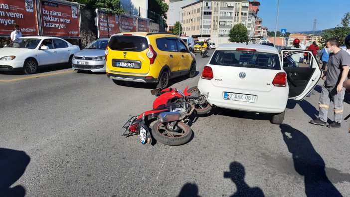 Motosiklet Otomobilin Altına Girdi