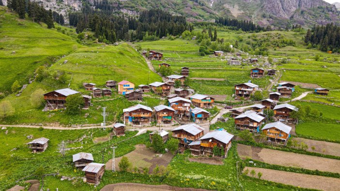 Artvin’deki 2 Bin Rakımlı Maden Köyü Ahşap Mimarisi, Kültürü Ve Doğasıyla İlgi Çekiyor