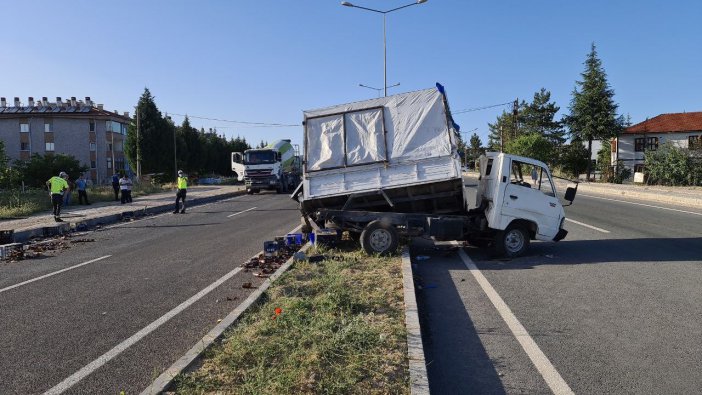 Beton Mikseri Kamyonete Çarptı: 4 Yaralı