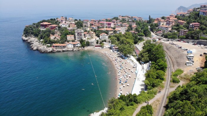 Zonguldak’ta Vatandaşlar Denize Akın Etti