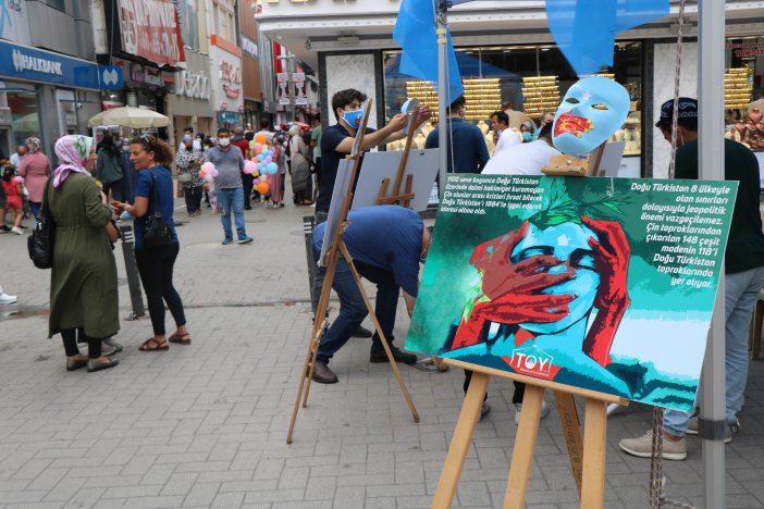 Omü’lü Doktor Adaylarından Uygur Türklerine Destek Standı