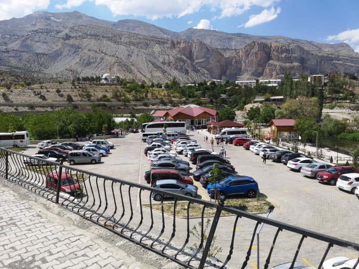 Tortum Şelalesi’ne Ziyaretçi Akını