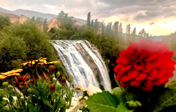 Tortum Şelalesi’ne Ziyaretçi Akını