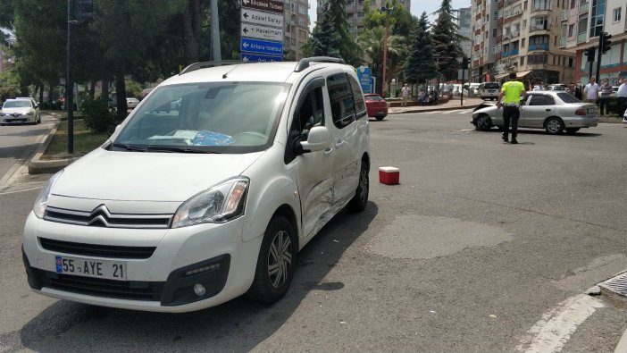 Samsun’da Kavşakta İki Araç Çarpıştı: 1 Yaralı