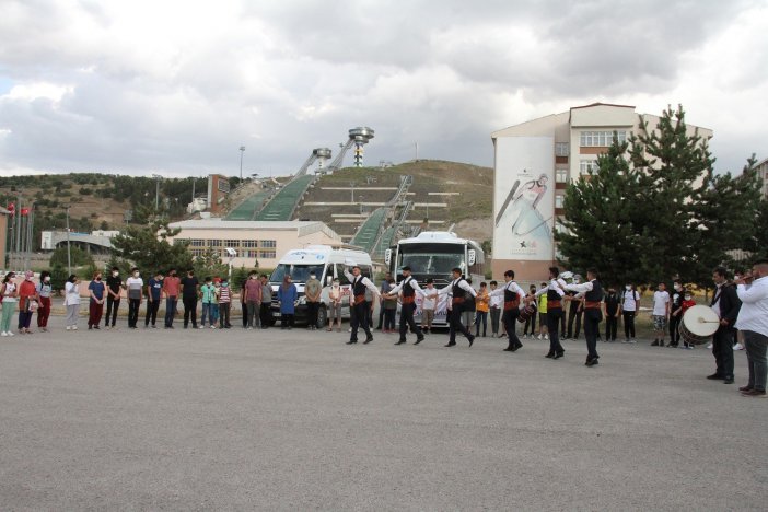 ‘biz Anadoluyuz’ Kafilesine Davul Zurnalı Karşılama