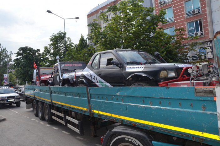 Off-roadcıları Belediye Önünden Başkan Kibar Uğurladı