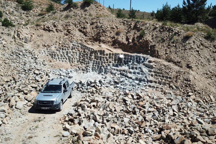 27 Yıldır Kavurucu Sıcakta Balyoz Sallayıp Taşa Şekil Veriyor