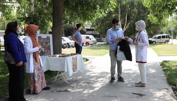 Atatürk Üniversitesinde Tıbbi Çaylar Hakkına Bilgi Verildi