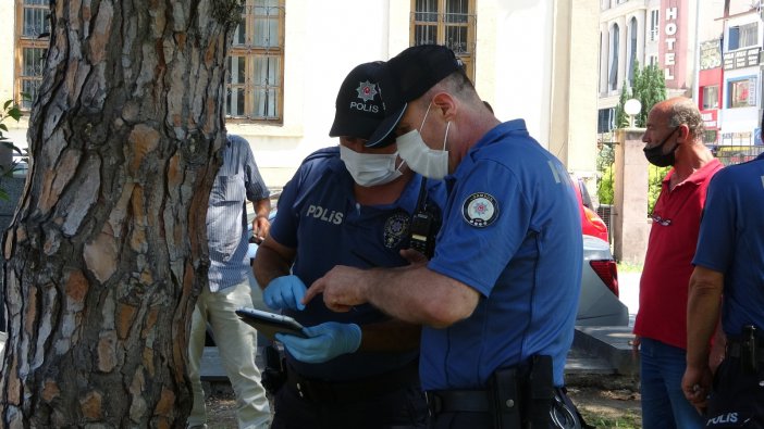 Samsun’da Asayiş Uygulaması: 2 Kişiden Kesici Alet Çıktı