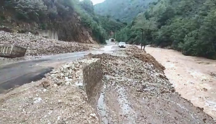 Giresun’da Sağanak Yağış Hayatı Olumsuz Etkiledi