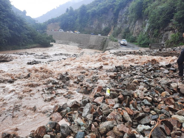 Giresun’da Sağanak Yağış Hayatı Olumsuz Etkiledi