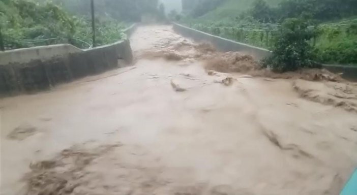 Şiddetli Yağış Rize’yi Etkisi Altına Aldı