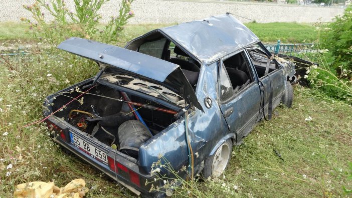 Takla Atıp Hurdaya Dönen Otomobilden Sağ Çıktı