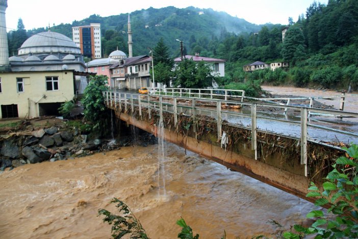 Rize’nin Çayeli İlçesinde Selin Bıraktığı Tahribat Gün Ağarınca Ortaya Çıktı