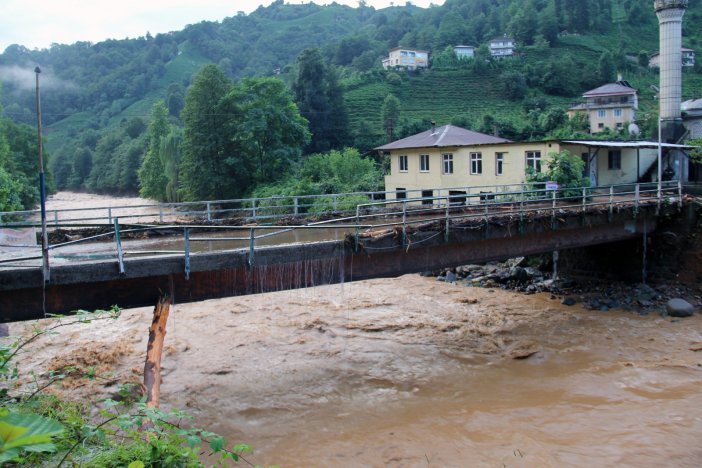 Rize’nin Çayeli İlçesinde Selin Bıraktığı Tahribat Gün Ağarınca Ortaya Çıktı