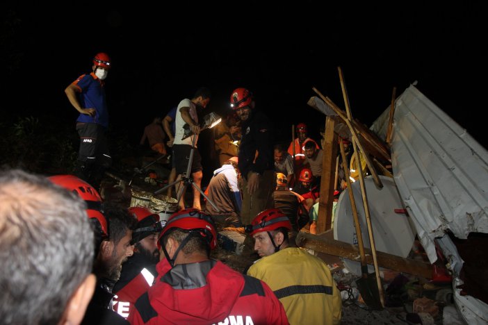 Rize’de Selde Kaybolan 4 Kişiyi Arama Çalışmaları Devam Ediyor