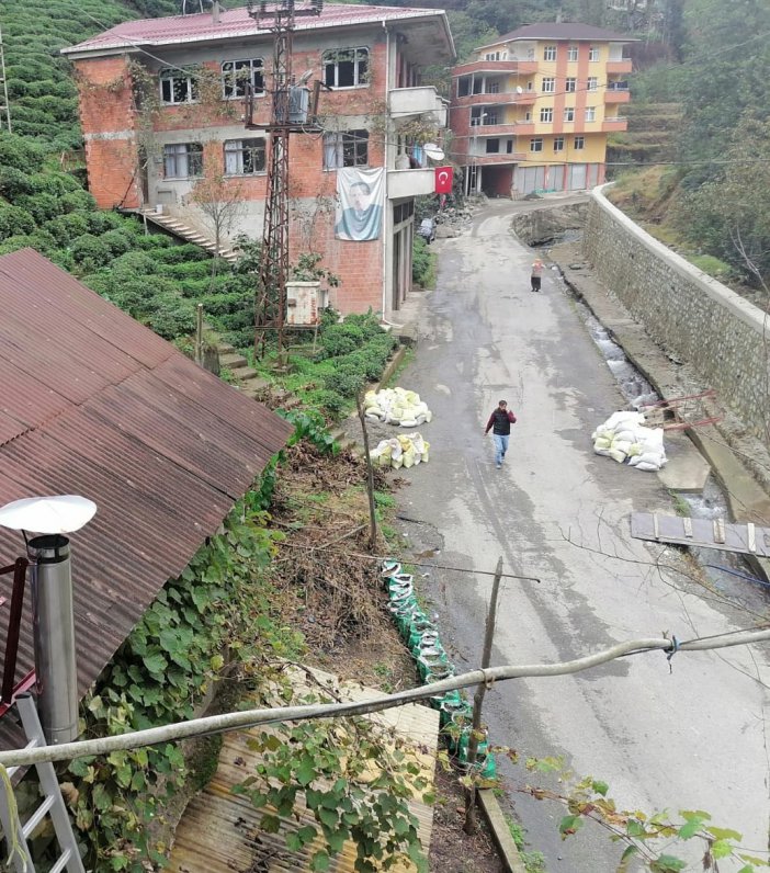 Rize Merkeze Bağlı Muradiye Beldesinde Selin İlk Dakikalarında Korku Ve Panik Cep Telefonu Görüntülerine Yansıdı