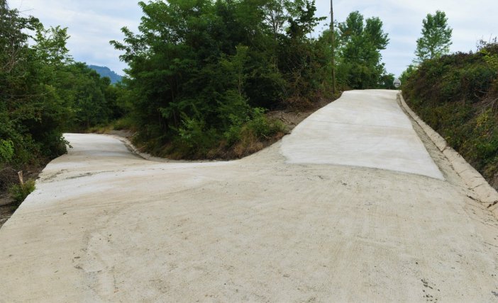 Altınordu’da Beton Yol Seferberliği Sürüyor