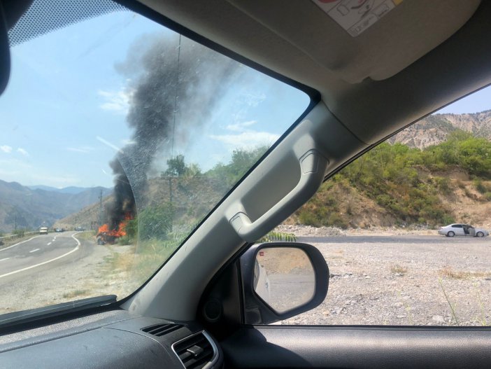 Kaza Sonrası Alev Topuna Dönen Otomobil Korku Dolu Anlar Yaşattı