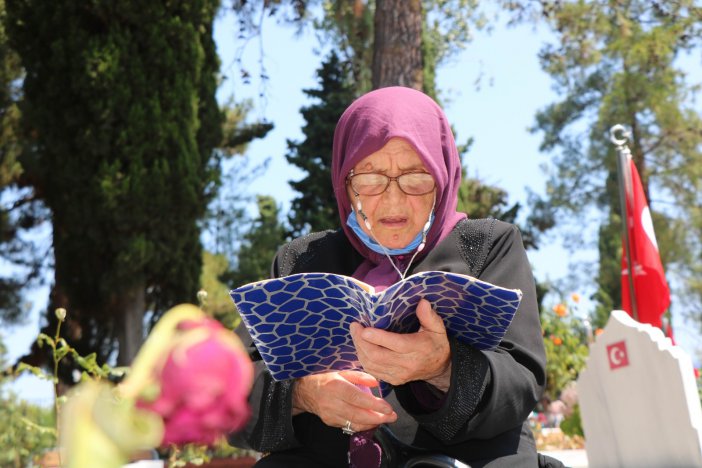 Arefe Günü Mezarlıklar Doldu Taştı