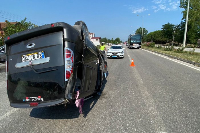 Samsun’da Hafif Ticari Araç Takla Attı: 3 Yaralı