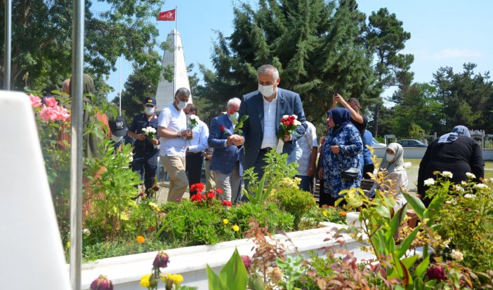 Bafra’da Arefe Gününde Şehitler Unutulmadı