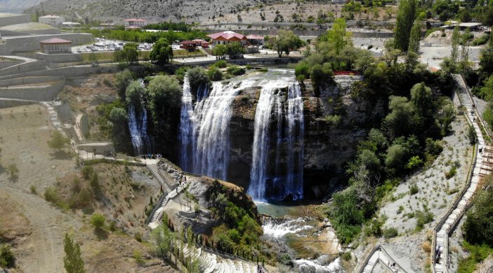 Yeniden Ziyarete Açılan Tortum Şelalesine Bayramda Ziyaretçi Akını