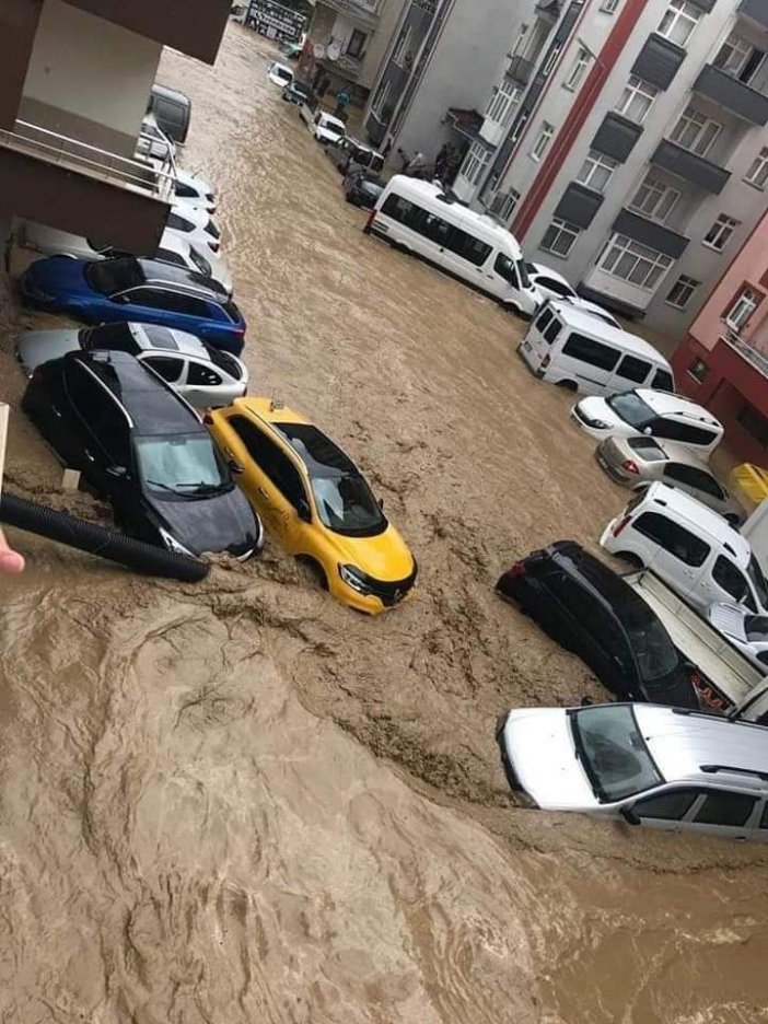 Sel Sonrası Göle Dönen Artvin’in Arhavi İlçe Merkezi Havadan Görüntülendi