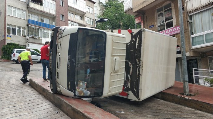 Samsun’da Kamyonet Devrildi: 1 Yaralı