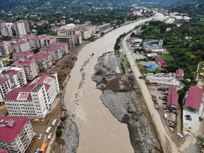 Arhavi İlçe Merkezinin Tekrar Göle Dönmemesi İçin Kapisre Deresi’nde Tahkimat Çalışması Yapılıyor