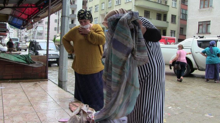 Selde Ürünleri Zarar Gören İşletme Sahibi Ev Tekstil Ürünlerini Yarı Fiyatına Satışa Çıkardı, İzdiham Yaşandı