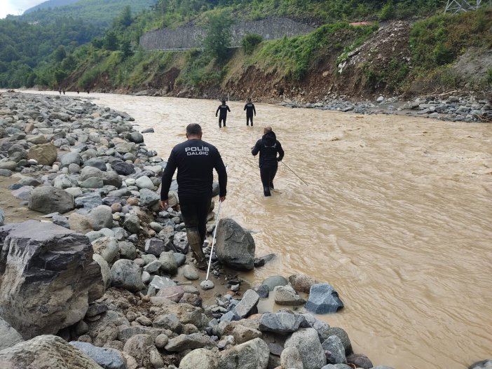 Polis Arama Kurtarma (pak) Ekiplerinin İlk Görev Yeri Artvin’de Sel Bölgesi Oldu