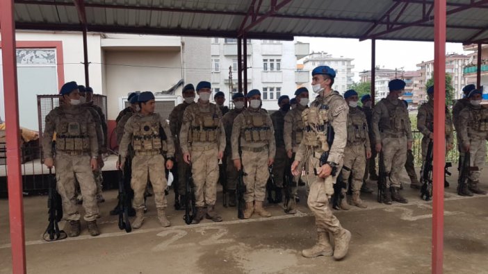 Arhavi’deki 1 Haftalık Sel Görevi Sona Eren Komandolar Birliklerine Uğurlandı