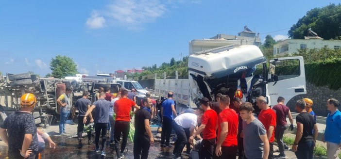 Artvin’deki Sel Bölgesinden Görevden Dönüyorlardı, Kazayı Görünce Yardıma Koştular