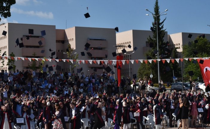 Omü Fen Edebiyat Fakültesi’nde Mezuniyet Heyecanı