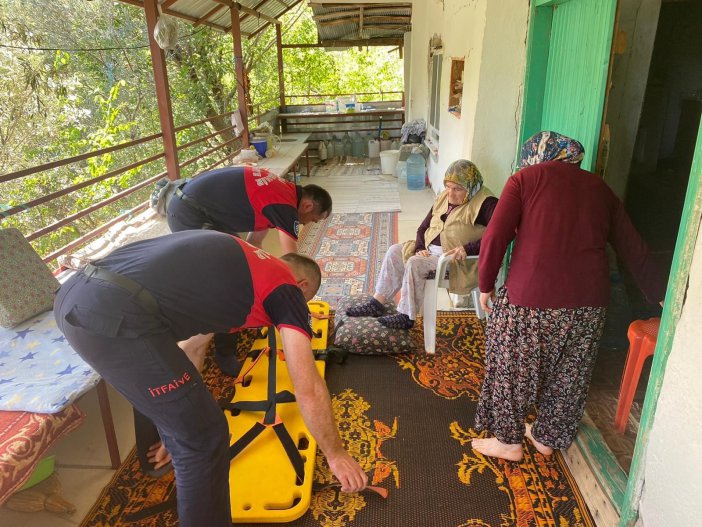 Antalya’da Felçli Kadını Ordu Ekibi Tahliye Etti