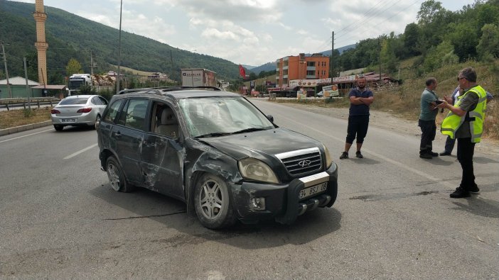 Samsun’da Kamyonla Çarpışan Otomobil Takla Attı: 4 Yaralı