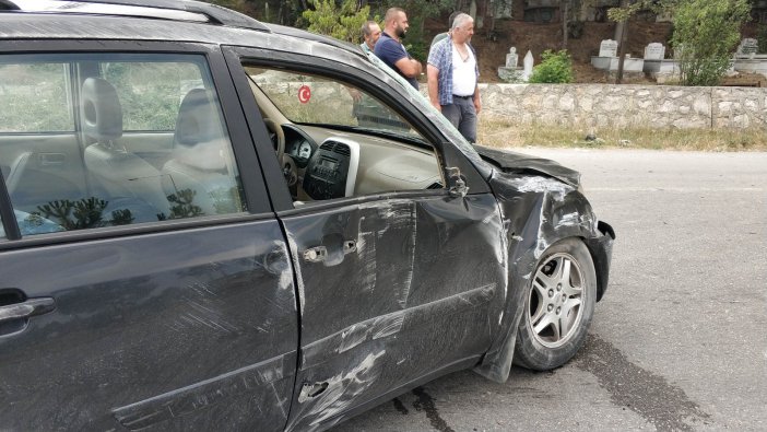 Samsun’da Kamyonla Çarpışan Otomobil Takla Attı: 4 Yaralı