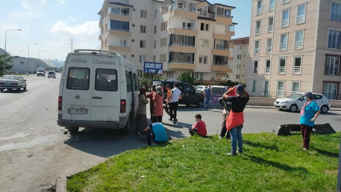 Fındık İşçilerini Taşıyan Minibüs Kaza Yaptı: 2 Yaralı