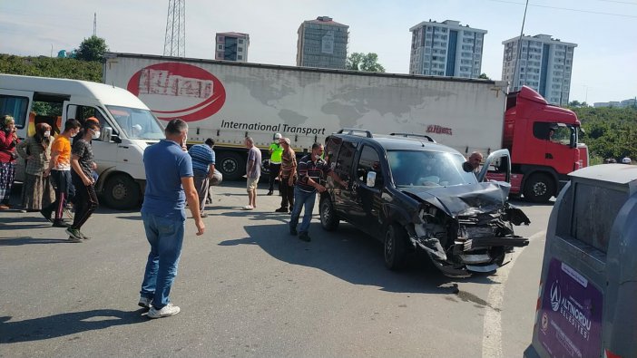 Fındık İşçilerini Taşıyan Minibüs Kaza Yaptı: 2 Yaralı