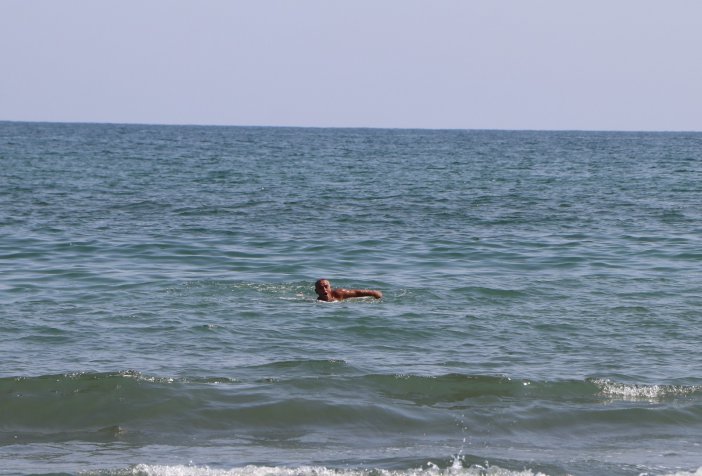 72’lik Delikanlı Karadeniz’i Kulaçlıyor