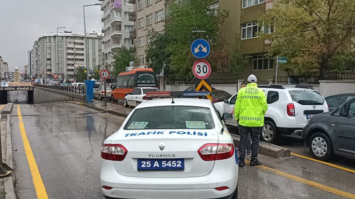 Erzurum’da Sağanak Yağış Sonrası Cadde Ve Sokaklar Göle Döndü