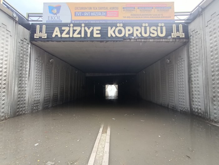 Erzurum’da Sağanak Yağış Sonrası Cadde Ve Sokaklar Göle Döndü