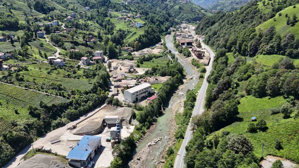 Rizeli vatandaşlar pankart açtı , Köy Halkı canından bezdi