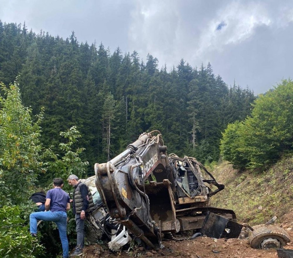 Yusufeli'de Feci Kaza: Kamyon Uçuruma Yuvarlandı, 2 Kişi Hayatını Kaybetti